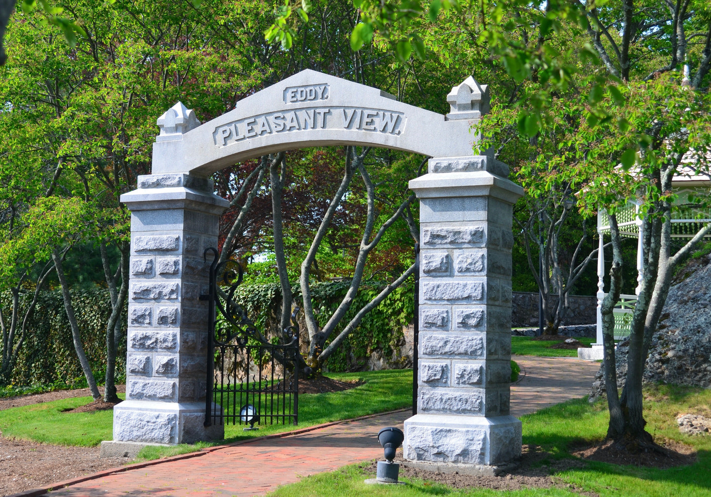 Helen Eddy photo card - Pleasant View Entryway - 385D-81