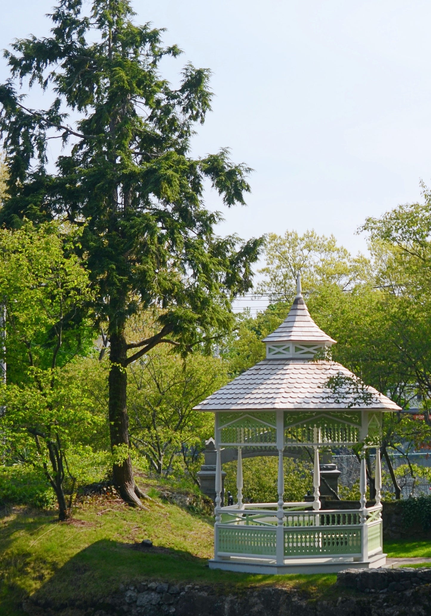Helen Eddy photo card - Gazebo - 385D-90